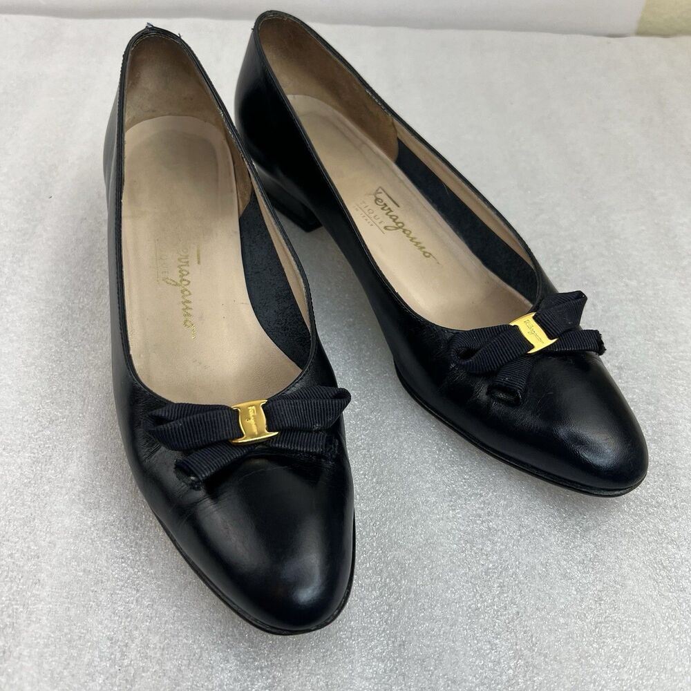 VTG Salvatore Ferragamo Size 6 A2 Narrow Black Leather Textured Bow Low Heel